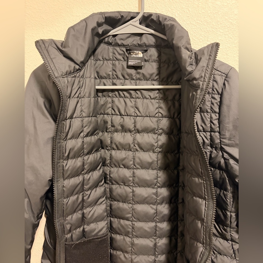 WINTER-CLEARANCE The North Face ThermoBall Eco Puffer Jacket Black Womens Medium - Picture 2 of 8